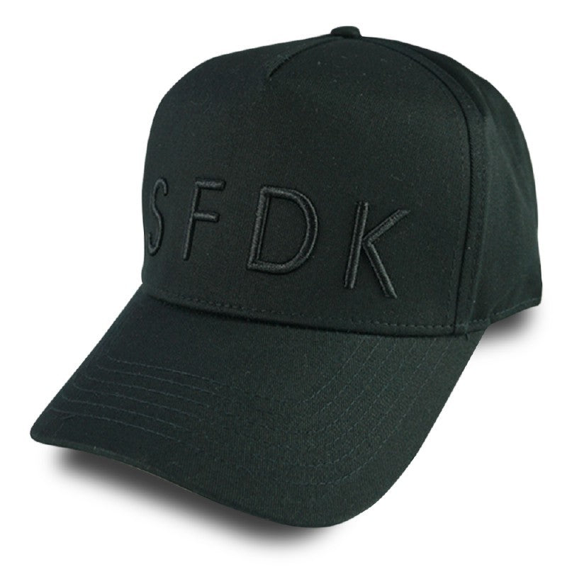 GORRA NEGRA VISERA CURVA LETRAS NEGRAS 1UD SFKD