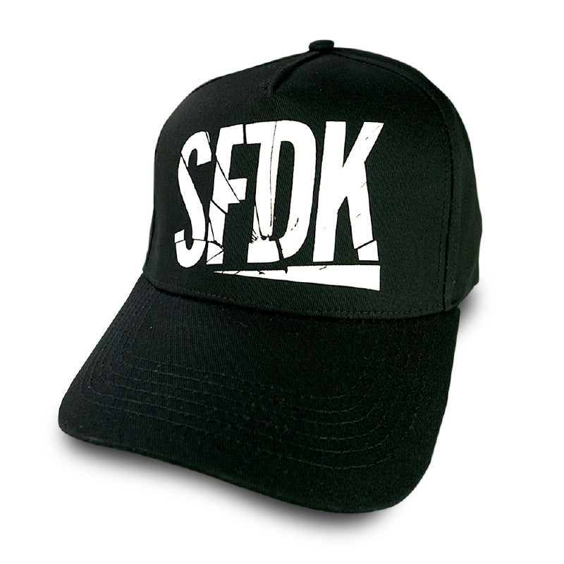 GORRA NEGRA VISERA CURVA LETRAS ROJAS 1UD SFDK